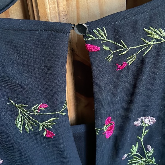 TOMMY HILFIGER Black with Embroidered Flowers Sleeveless Dress Size 14 - Picture 6 of 8